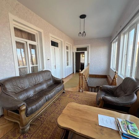 Guesthouse Lilia &Wine Celler Telavi Buitenkant foto