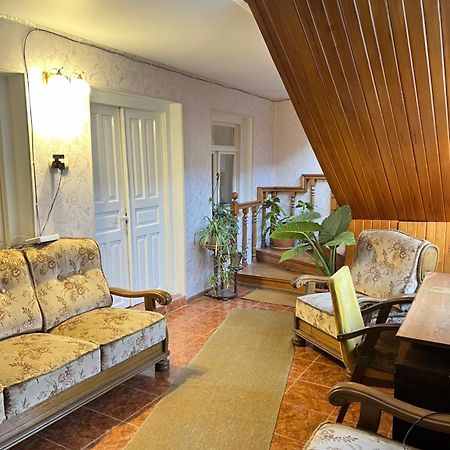 Guesthouse Lilia &Wine Celler Telavi Buitenkant foto