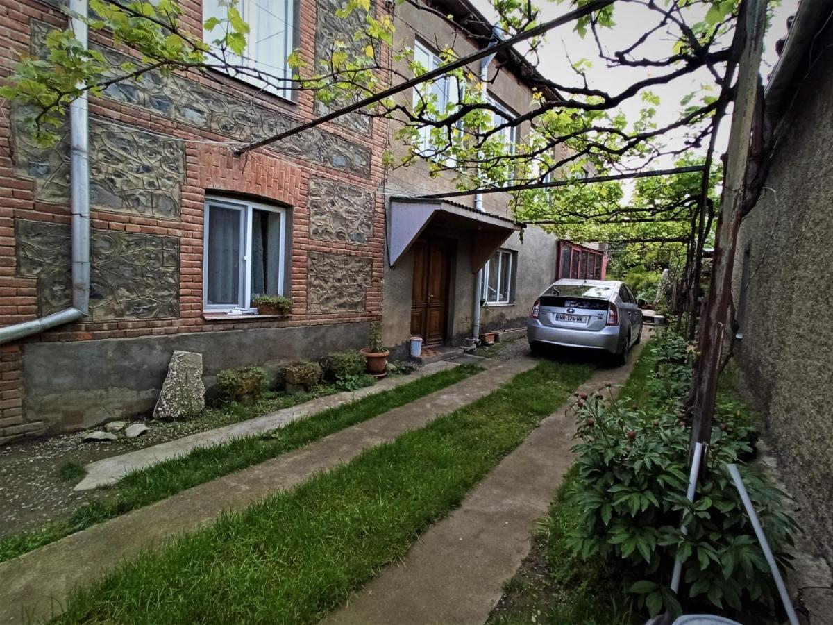 Guesthouse Lilia &Wine Celler Telavi Buitenkant foto
