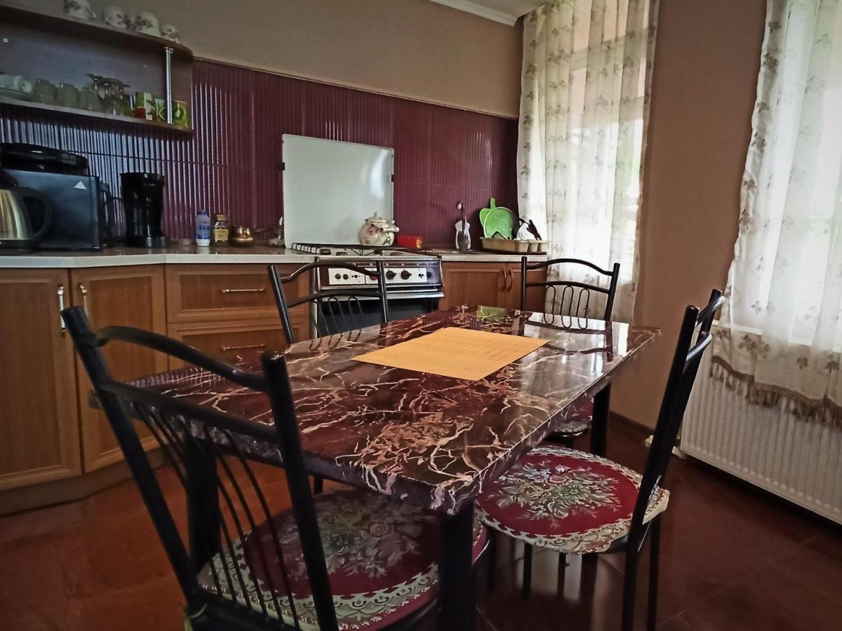 Guesthouse Lilia &Wine Celler Telavi Buitenkant foto
