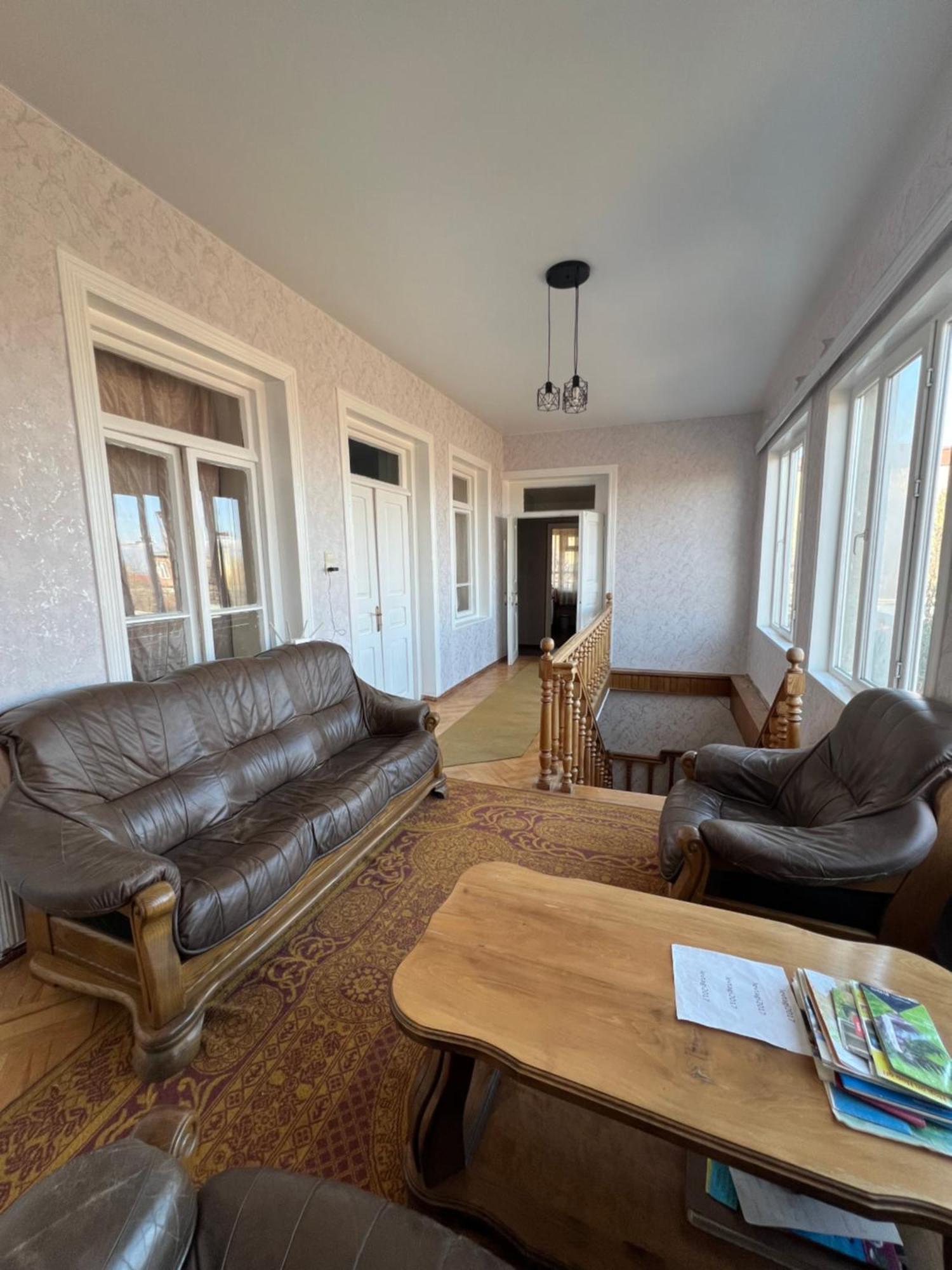 Guesthouse Lilia &Wine Celler Telavi Buitenkant foto